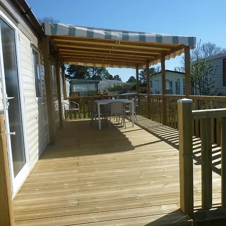 Kemp Les Charmettes Mobilhomes17 4*