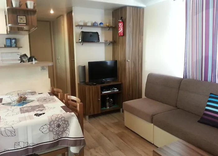 Κάμπινγκ Les Charmettes Mobilhomes17 Les Mathes