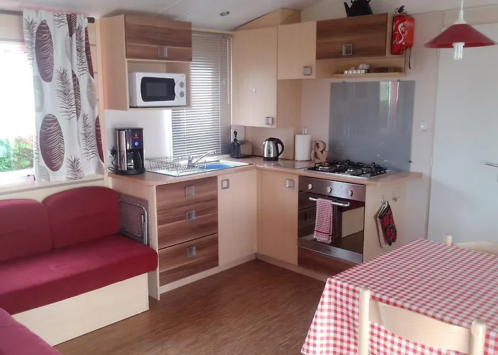 Les Charmettes Mobilhomes17 4*