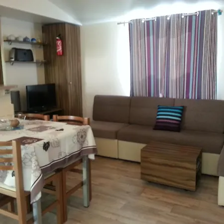 Les Charmettes Mobilhomes17 4* 莱马特