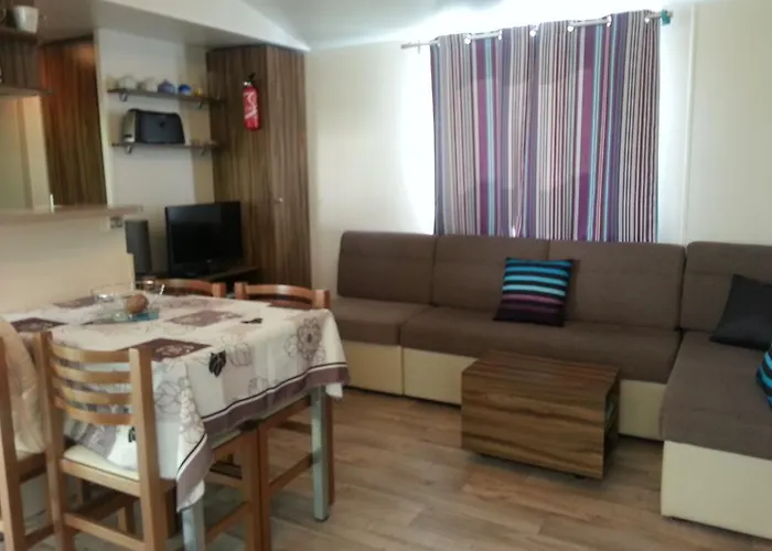Les Charmettes Mobilhomes17 4* 莱马特