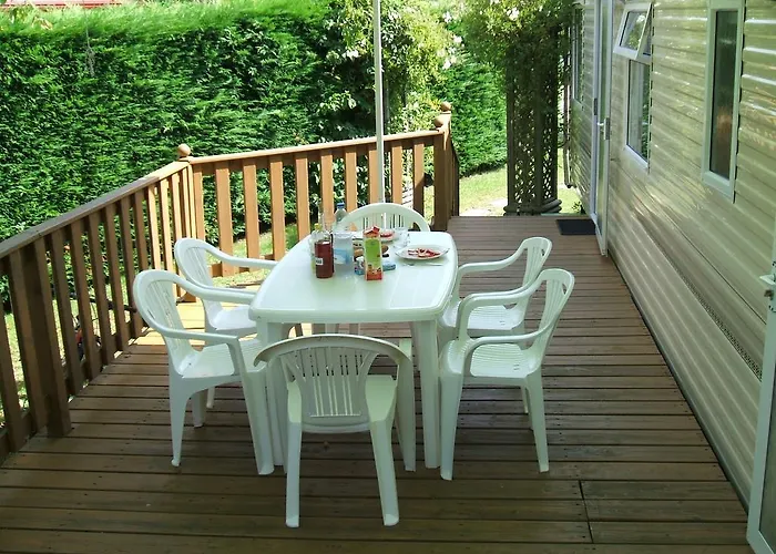 Les Charmettes Mobilhomes17 4*
